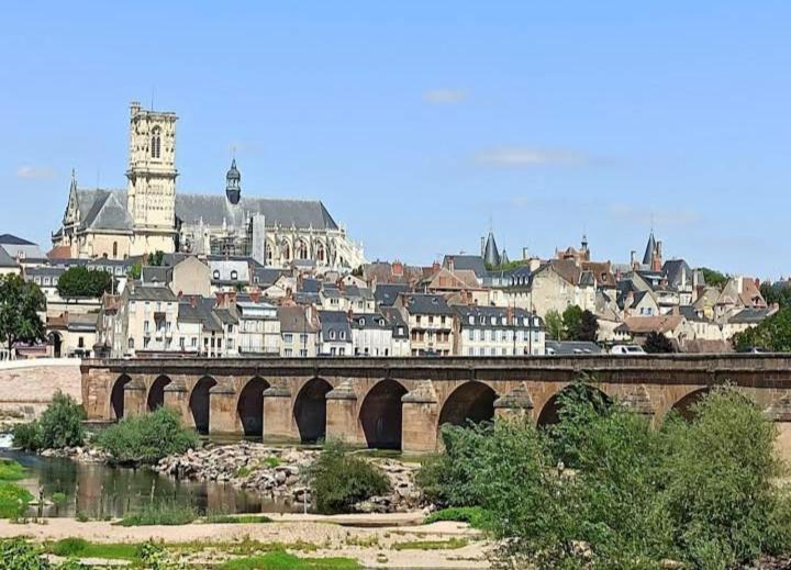 La Maison Rose 2 Chambres Avec Lit Pour 2 Personnes Et 2 Salles De Bains Nevers Luaran gambar