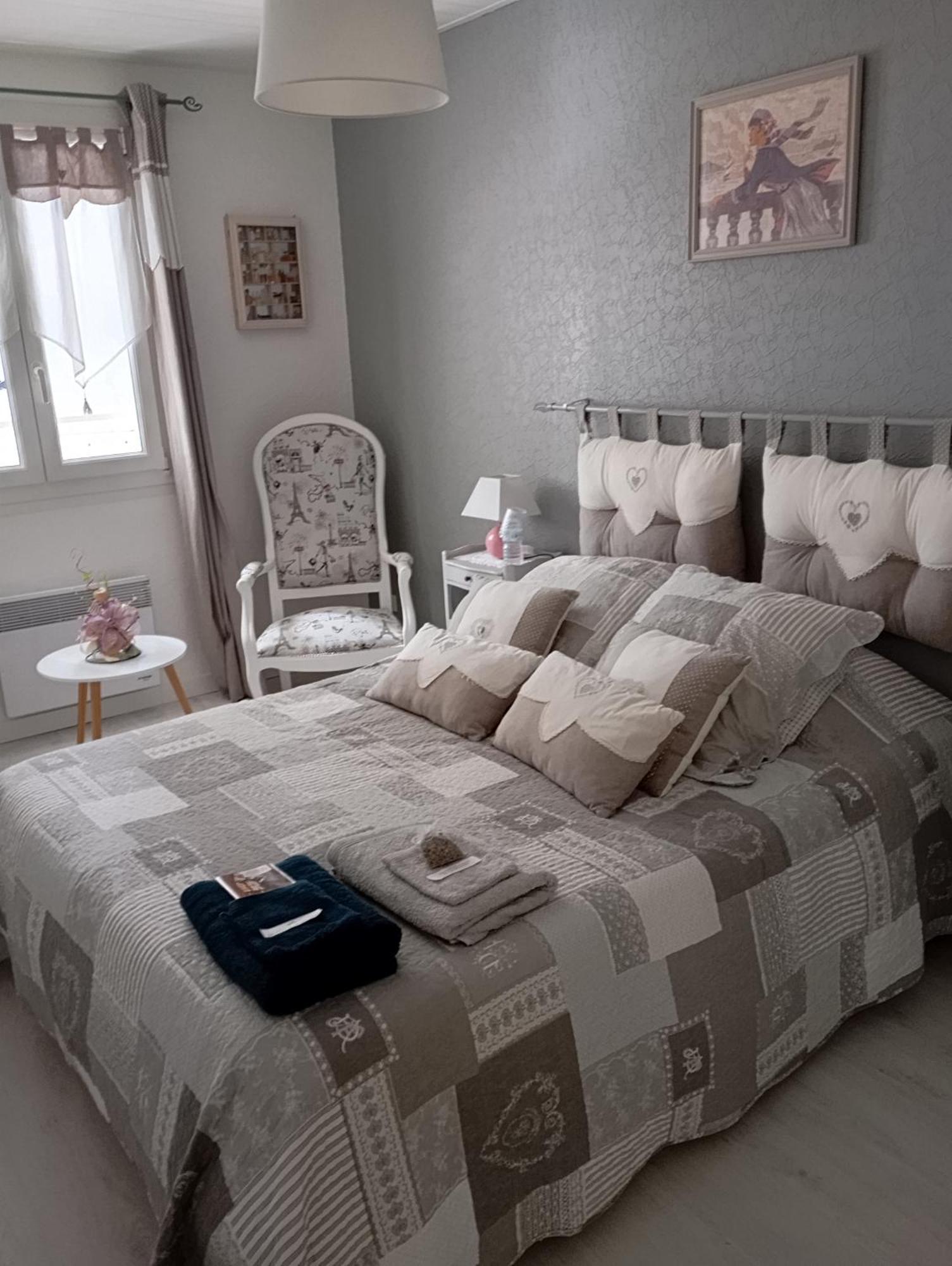 La Maison Rose 2 Chambres Avec Lit Pour 2 Personnes Et 2 Salles De Bains Nevers Luaran gambar
